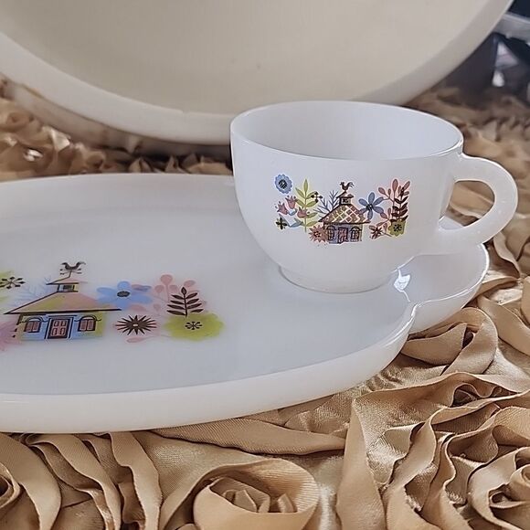 Federal 'Chalet' pattern Snack Set for 4 - Picture 1 of 9